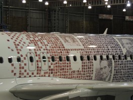 TAM recouvre un Airbus A320 avec 10 000 portraits de passagers