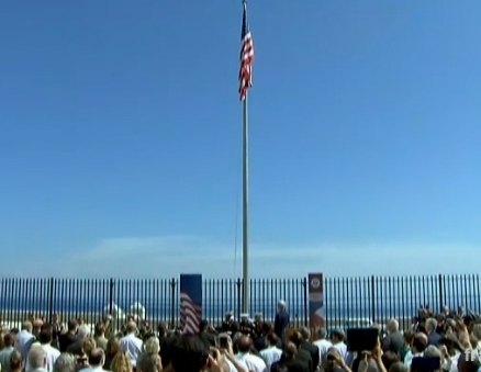 Le drapeau américain hissé à l’ambassade des Etats-Unis à Cuba, pour la première fois depuis 1961