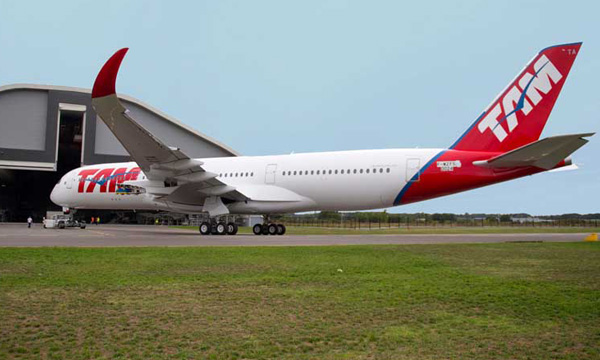 Photo : le premier A350 de TAM Airlines se montre